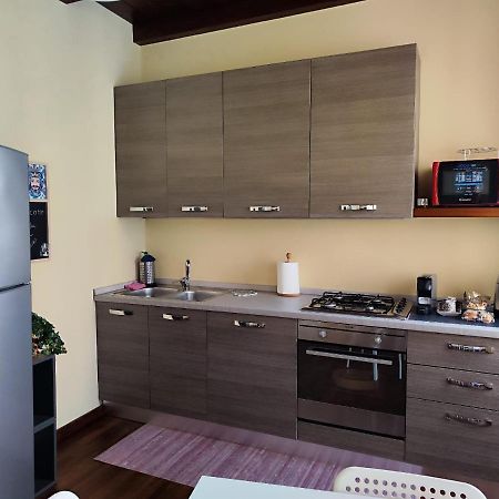 Daisy Apartment In Centro A โกโม ภายนอก รูปภาพ