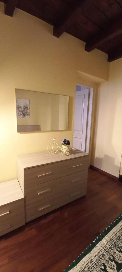 Daisy Apartment In Centro A โกโม ภายนอก รูปภาพ