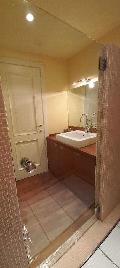 Daisy Apartment In Centro A โกโม ภายนอก รูปภาพ