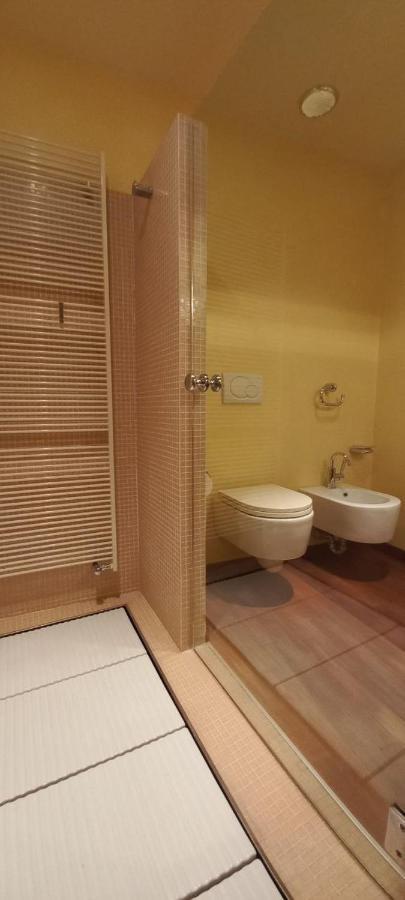 Daisy Apartment In Centro A โกโม ภายนอก รูปภาพ
