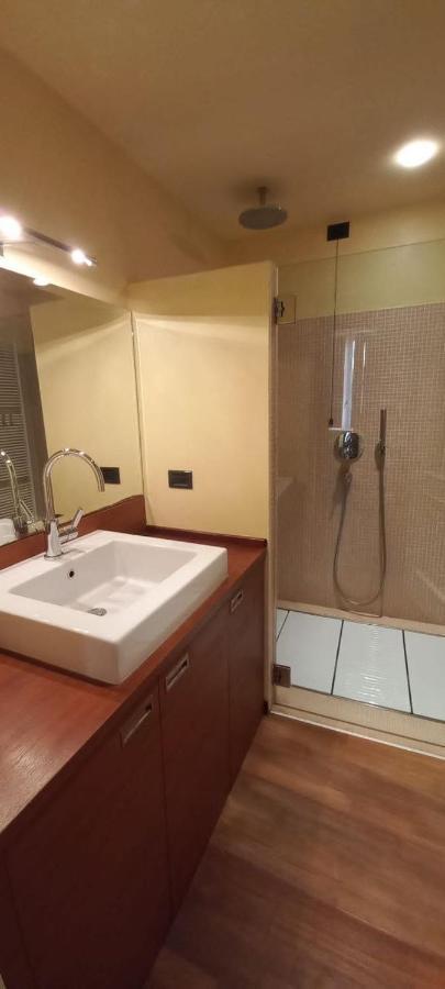 Daisy Apartment In Centro A โกโม ภายนอก รูปภาพ