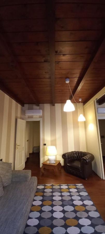 Daisy Apartment In Centro A โกโม ภายนอก รูปภาพ