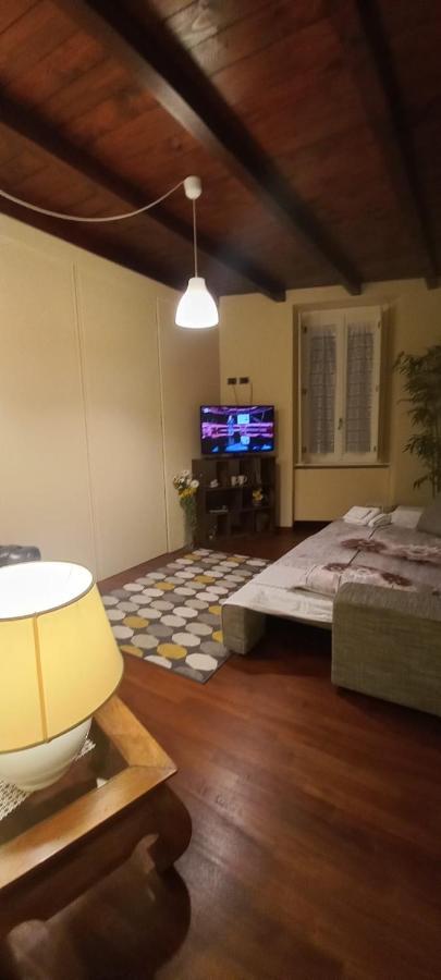 Daisy Apartment In Centro A โกโม ภายนอก รูปภาพ