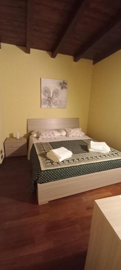 Daisy Apartment In Centro A โกโม ภายนอก รูปภาพ