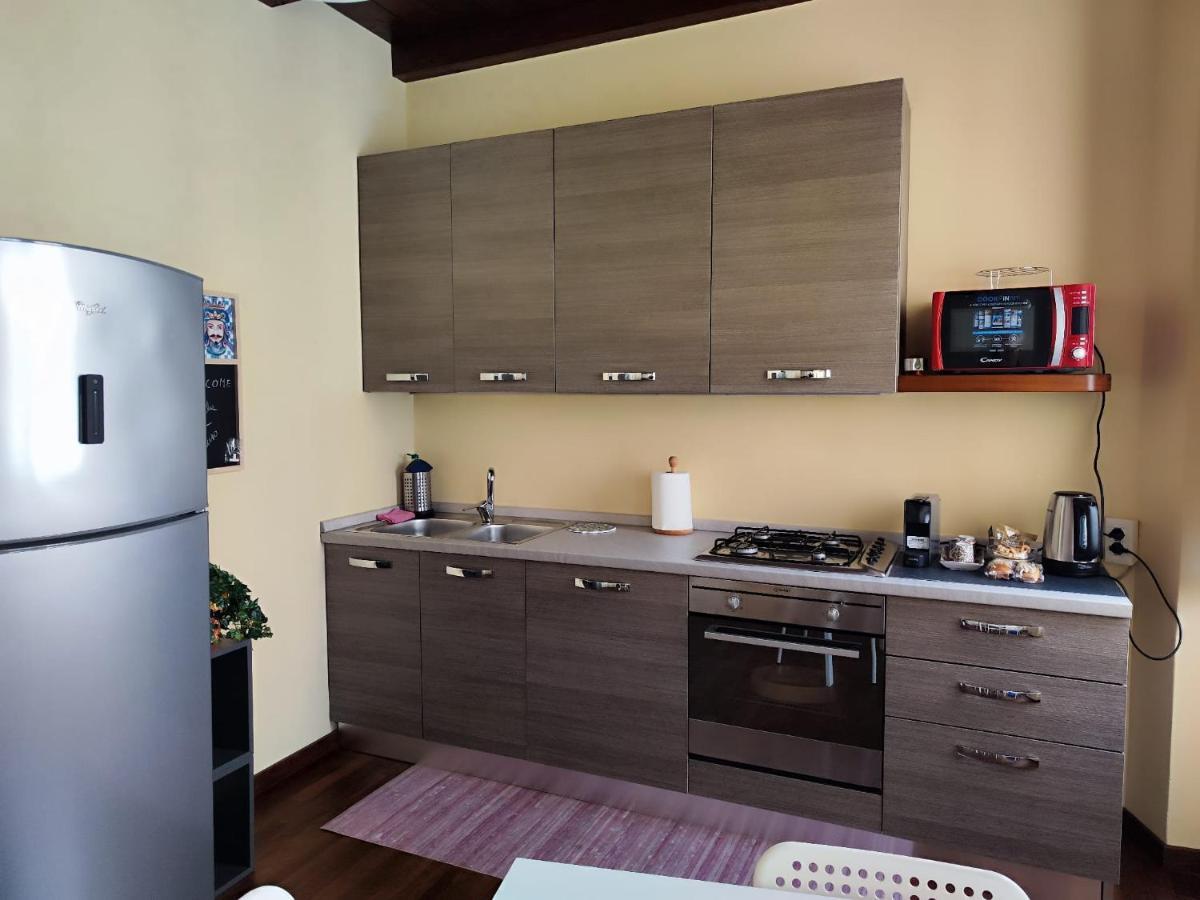 Daisy Apartment In Centro A โกโม ภายนอก รูปภาพ