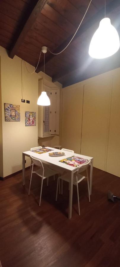 Daisy Apartment In Centro A โกโม ภายนอก รูปภาพ