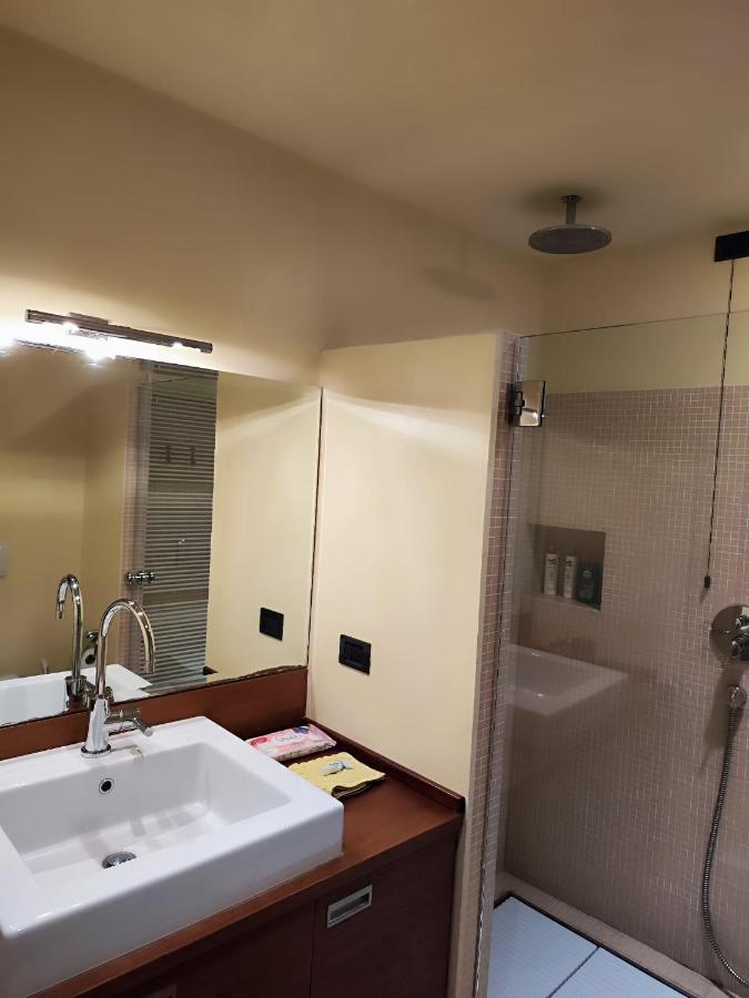 Daisy Apartment In Centro A โกโม ภายนอก รูปภาพ