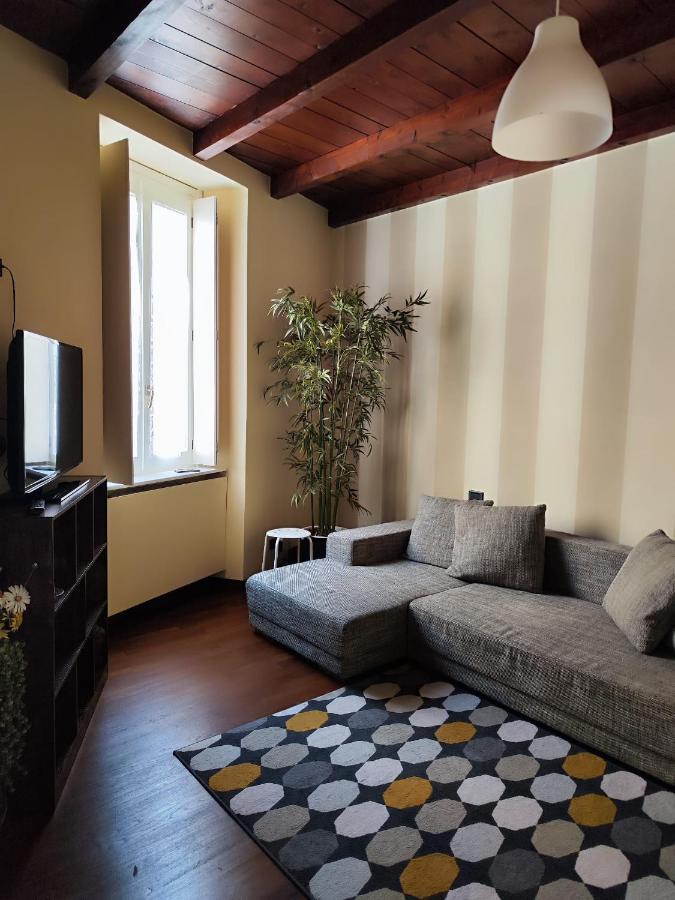 Daisy Apartment In Centro A โกโม ภายนอก รูปภาพ