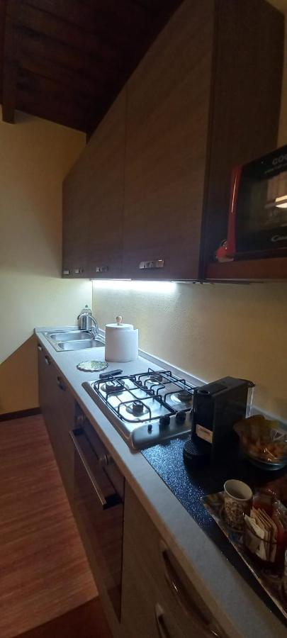 Daisy Apartment In Centro A โกโม ภายนอก รูปภาพ